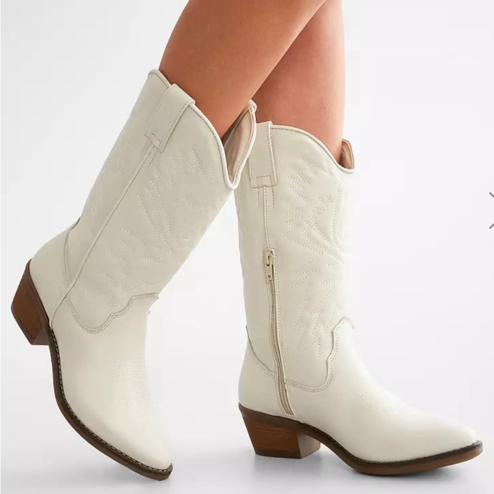 NEW Leather Steve Madden Hayward White Leather Boots Women’s Size 9 New in Box